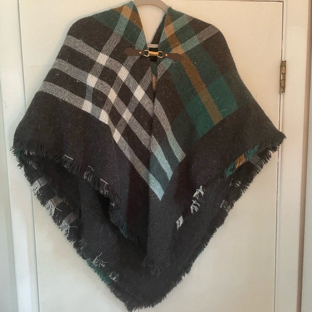*NWT* Women’s shawl